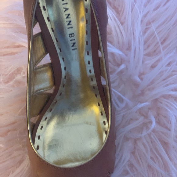 9 1/2 Gianni BINi Peep toe heels - Picture 3 of 3